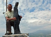 70 Abbraccio di saluto alla Madonnina dei Canti